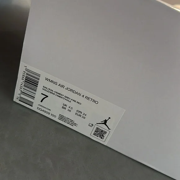 Air Jordan retro 4 women’s size 7 - Picture 10 of 11